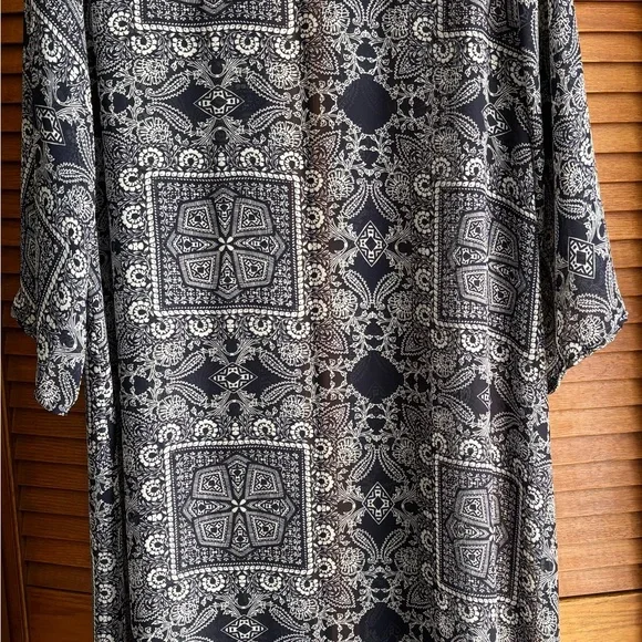 Women’s Kimono - Picture 2 of 2